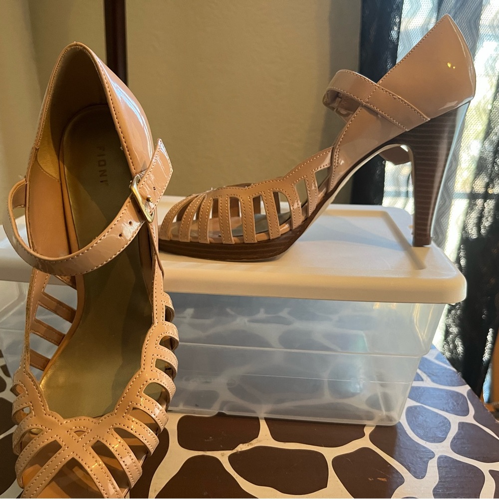 Finoi Light Pink heels Size 8